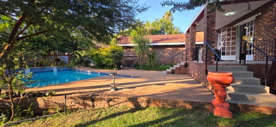 5 Bedroom Property for Sale in Wilkoppies North West